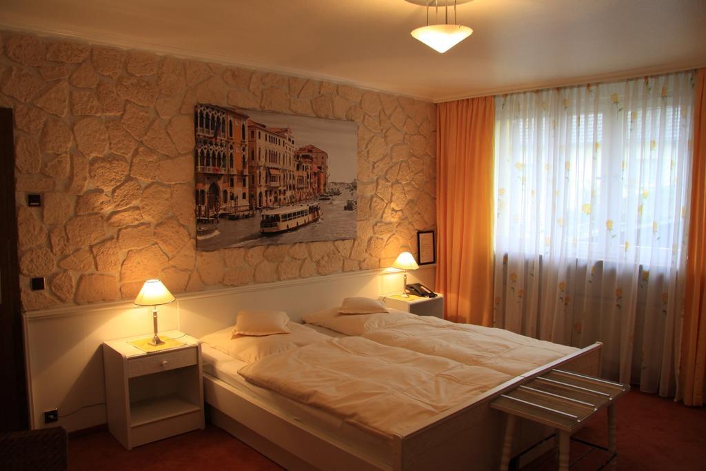 Hotel Die Post أوفنباخ الغرفة الصورة